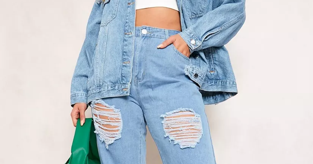 Ripped mom jeans outfit deals