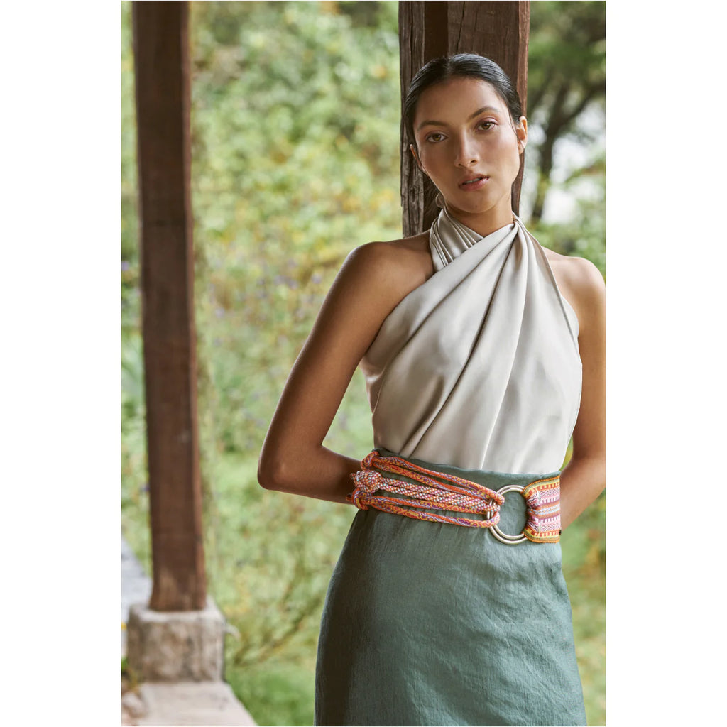 Effortless Elegance: Mastering the Art of Wearing Fajas