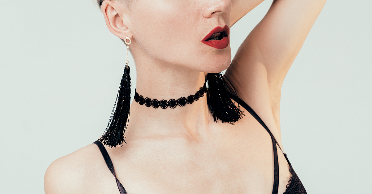 How to wear Choker Necklaces Do s and Don ts Onpost