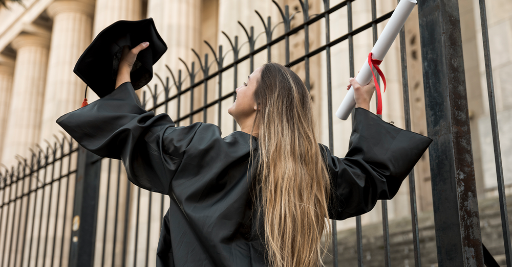 Graduation Gown: An iconic garment – Onpost