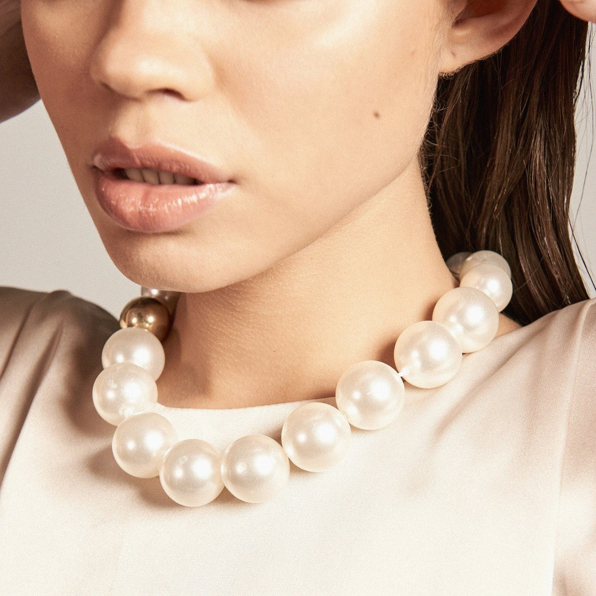 Necklace Perlas XL Detalle Dorado